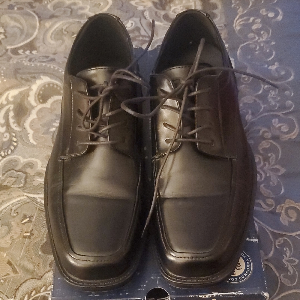 Stafford Men's Black  Dress Shoes